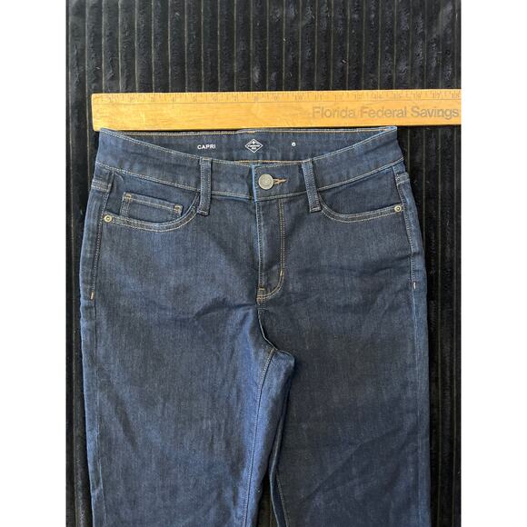 St. John's Bay Women's Capri Jeans Size 6 Dark Denim 5-Pocket Classic Style - Picture 4 of 4